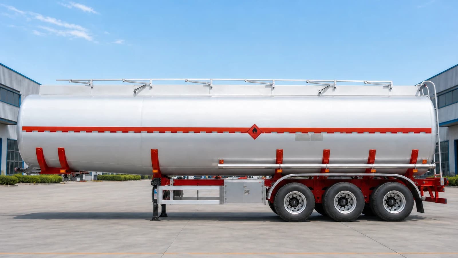 Side profile of a low-centre-of-gravity liquid tanker, showing how low the barrel sits on the chassis